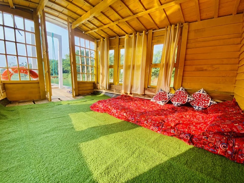 Torongo Bilas - The Family Houseboat