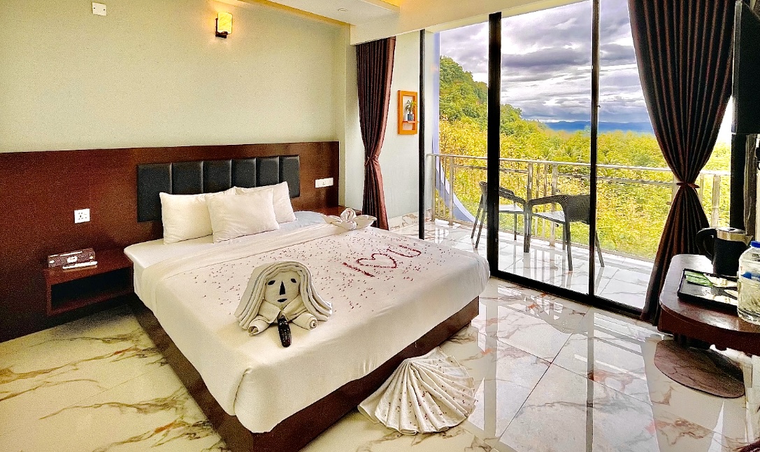 Deluxe Couple Room